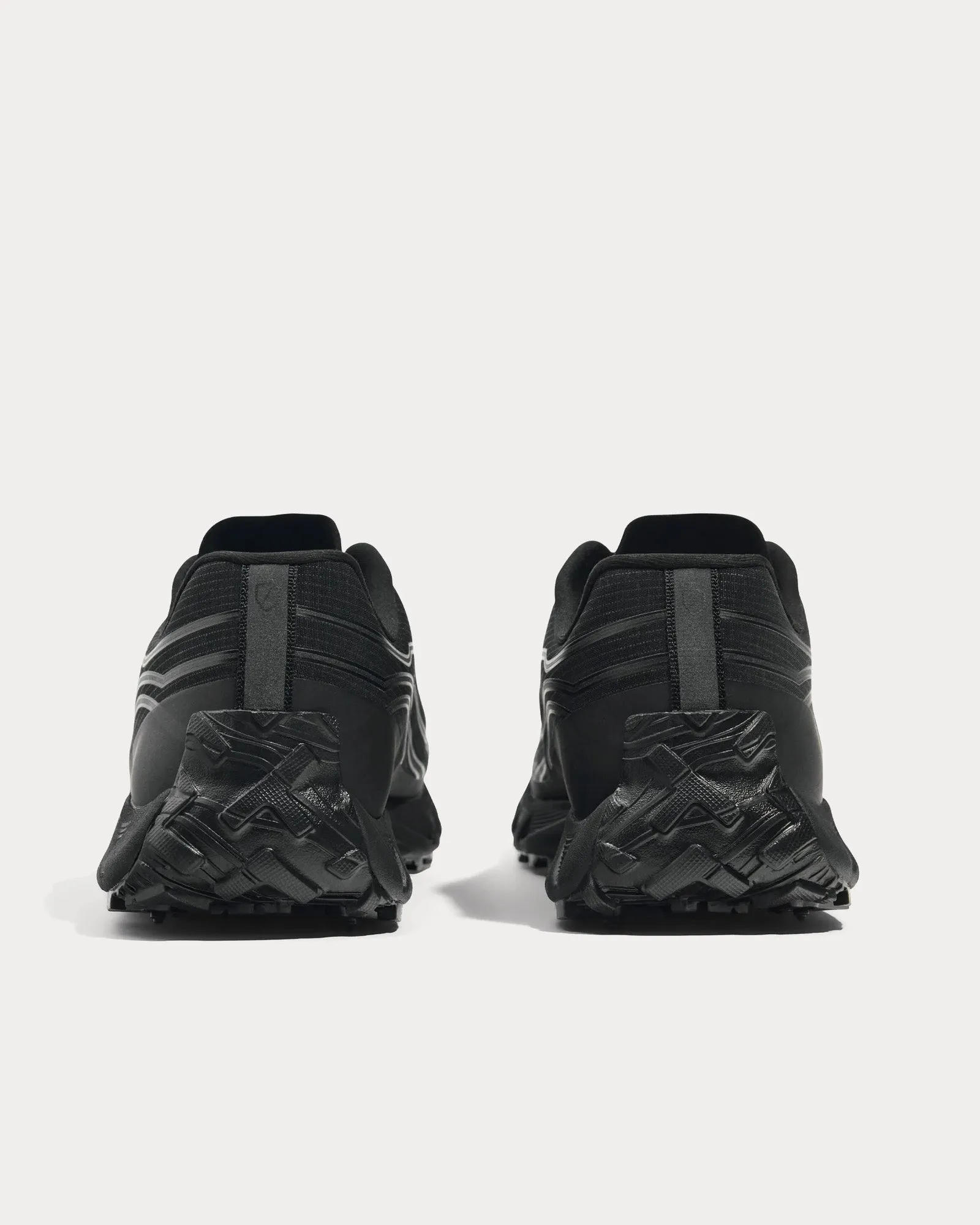 002 M Stealth Black Running Shoes
