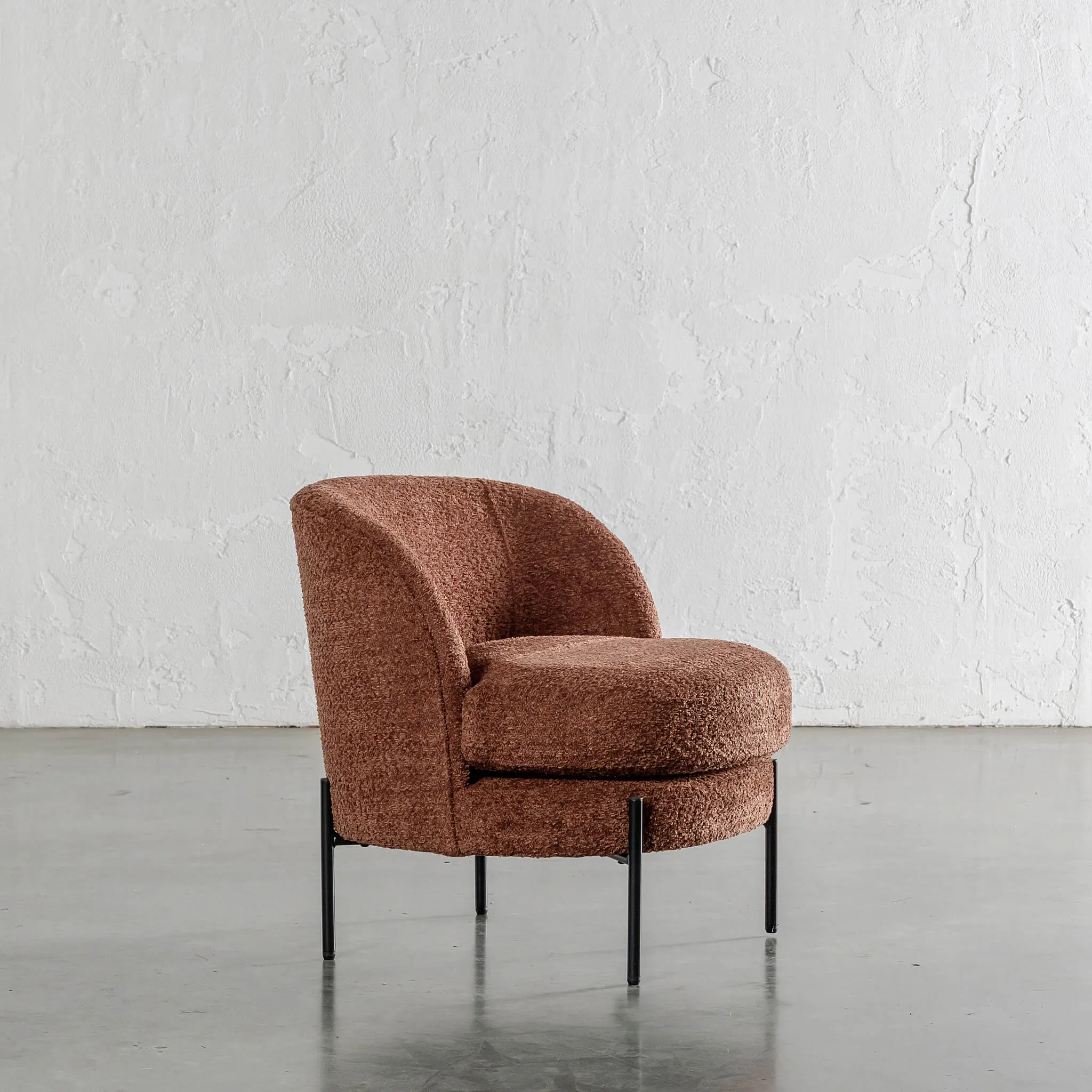 SEVILLA MODERNA TUB CHAIR  |  CARMEN RUST BOUCLE
