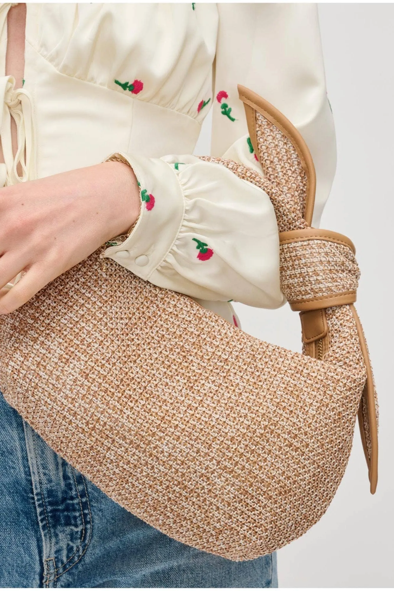 Urban Expressions - Paloma Knot Straw Crossbody: Tan